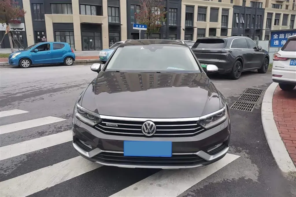2017 Volkswagen Alltrack 2.0T 220HP L4 7DCT,autocango,china used car exporter,china ev exporter,chinese used car exporter,chinese used ev exporter