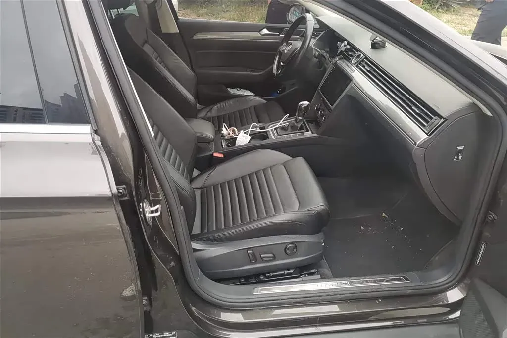 2017 Volkswagen Alltrack 2.0T 220HP L4 7DCT,autocango,china used car exporter,china ev exporter,chinese used car exporter,chinese used ev exporter