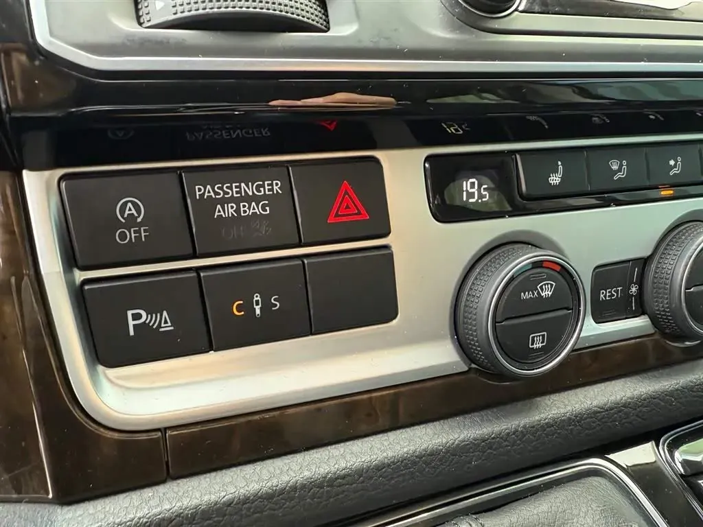 2018 Volkswagen Multivan 2.0T 204HP L4 7DCT,autocango,china used car exporter,china ev exporter,chinese used car exporter,chinese used ev exporter