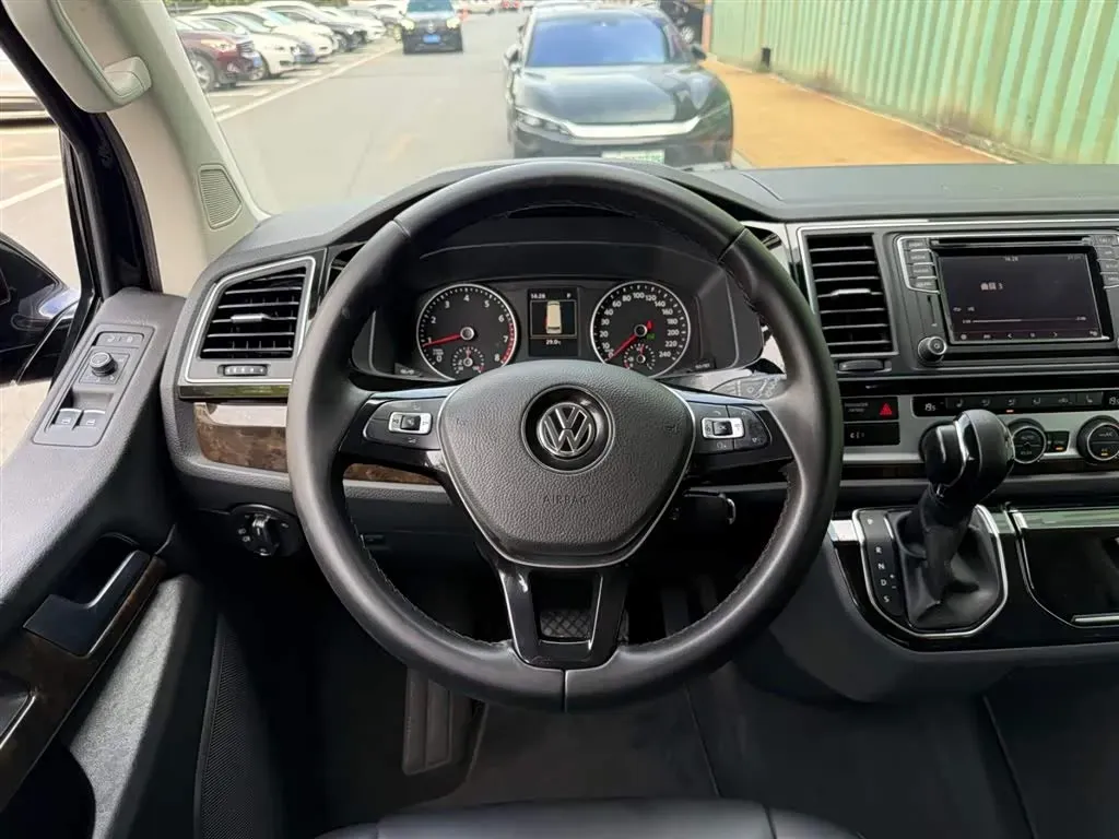 2018 Volkswagen Multivan 2.0T 204HP L4 7DCT,autocango,china used car exporter,china ev exporter,chinese used car exporter,chinese used ev exporter