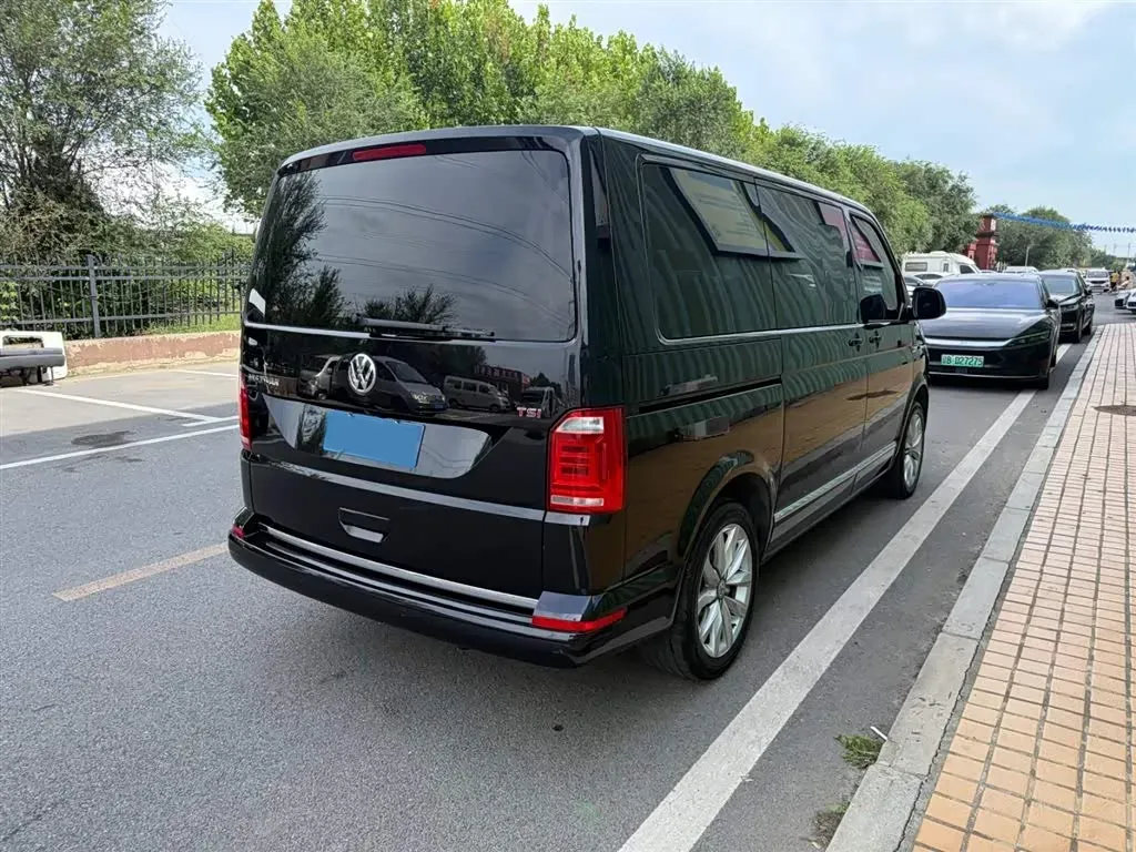 2018 Volkswagen Multivan 2.0T 204HP L4 7DCT,autocango,china used car exporter,china ev exporter,chinese used car exporter,chinese used ev exporter
