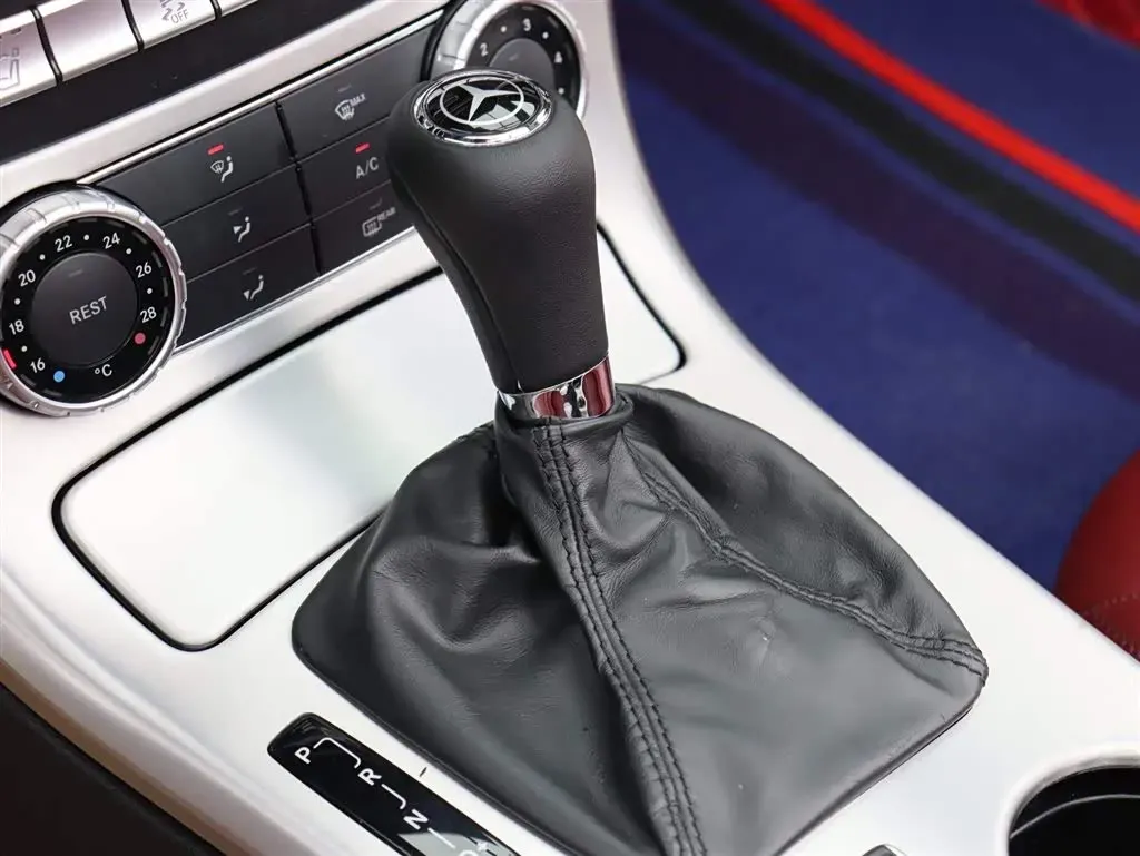 2011 Mercedes-Benz SLK Class 1.8T 184HP L4 7AT,autocango,china used car exporter,china ev exporter,chinese used car exporter,chinese used ev exporter