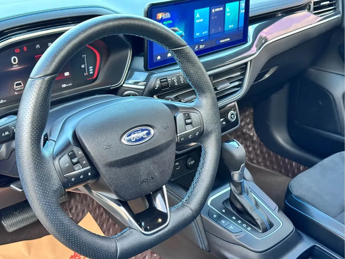 2022 Ford Focus 1.5T 177HP L4 6AT,autocango,china used car exporter,china ev exporter,chinese used car exporter,chinese used ev exporter