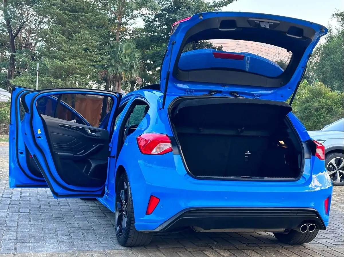 2022 Ford Focus 1.5T 177HP L4 6AT,autocango,china used car exporter,china ev exporter,chinese used car exporter,chinese used ev exporter