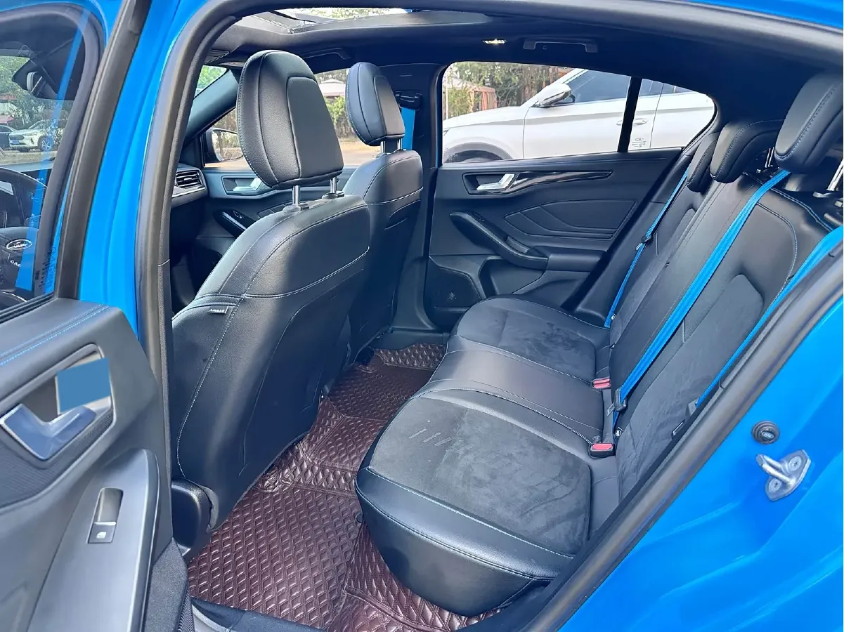 2022 Ford Focus 1.5T 177HP L4 6AT,autocango,china used car exporter,china ev exporter,chinese used car exporter,chinese used ev exporter