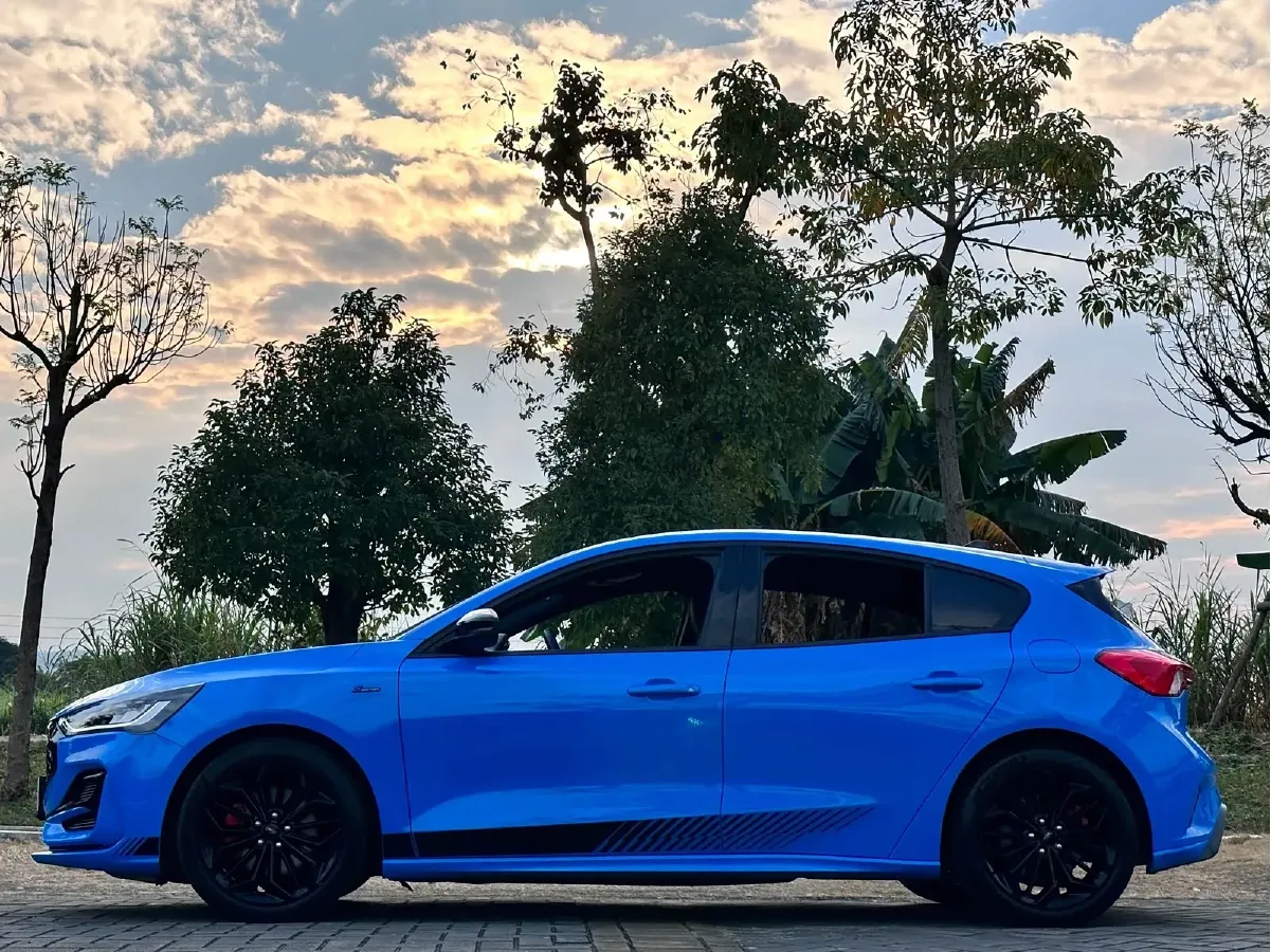 2022 Ford Focus 1.5T 177HP L4 6AT,autocango,china used car exporter,china ev exporter,chinese used car exporter,chinese used ev exporter