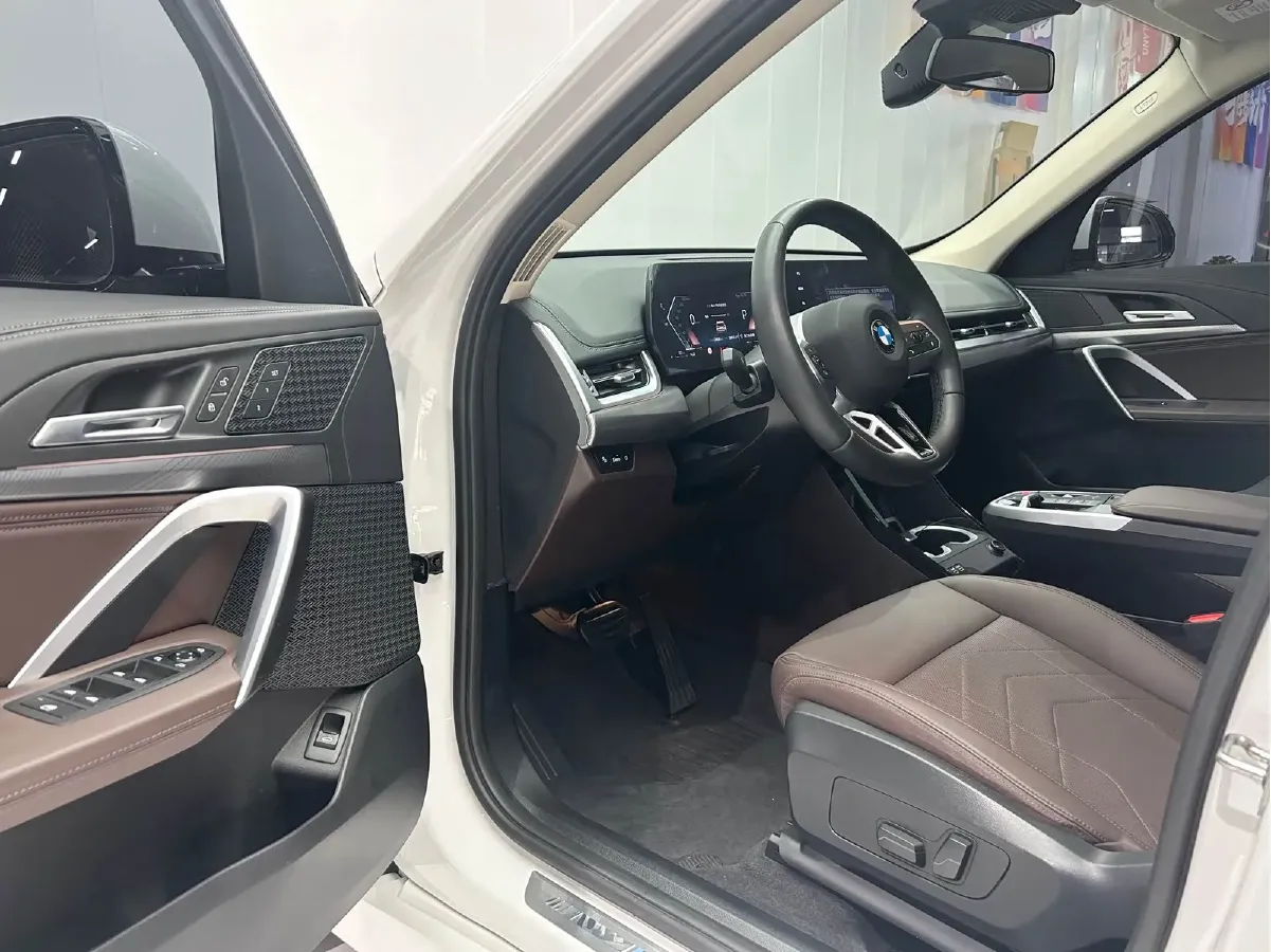 2023 BMW X1 2.0T 204HP L4 7DCT,autocango,china used car exporter,china ev exporter,chinese used car exporter,chinese used ev exporter