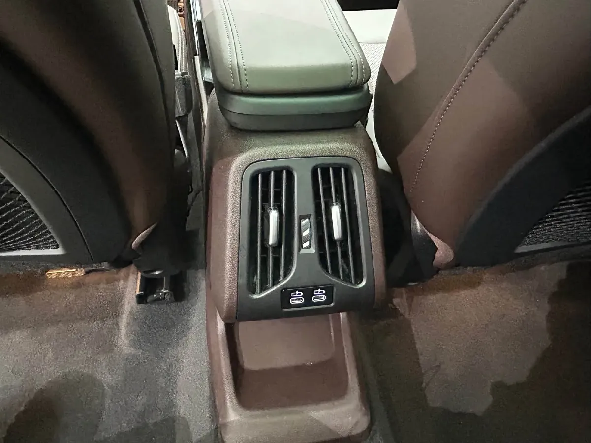 2023 BMW X1 2.0T 204HP L4 7DCT,autocango,china used car exporter,china ev exporter,chinese used car exporter,chinese used ev exporter