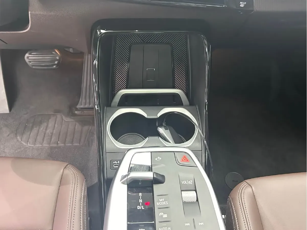 2023 BMW X1 2.0T 204HP L4 7DCT,autocango,china used car exporter,china ev exporter,chinese used car exporter,chinese used ev exporter