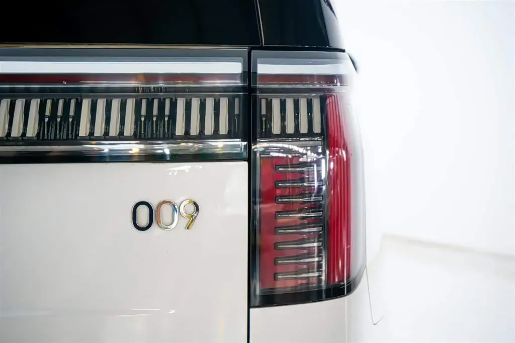 2022 Zeekr 009 BEV 116KWH,autocango,china used car exporter,china ev exporter,chinese used car exporter,chinese used ev exporter