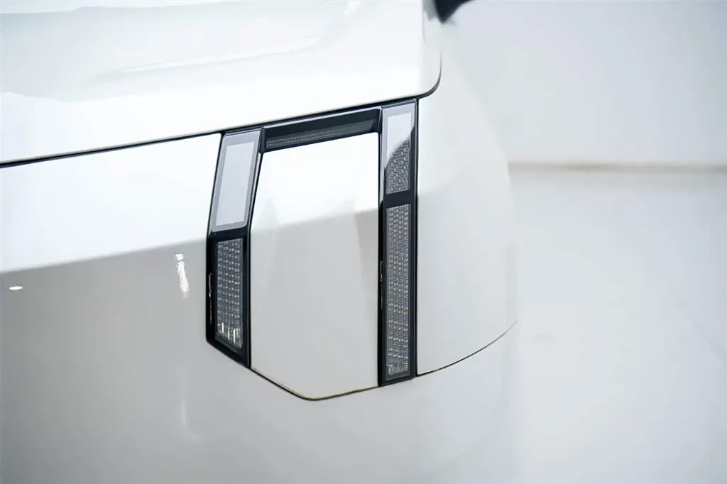 2022 Zeekr 009 BEV 116KWH,autocango,china used car exporter,china ev exporter,chinese used car exporter,chinese used ev exporter