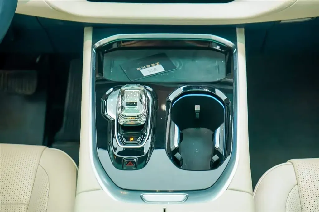 2022 Zeekr 009 BEV 116KWH,autocango,china used car exporter,china ev exporter,chinese used car exporter,chinese used ev exporter