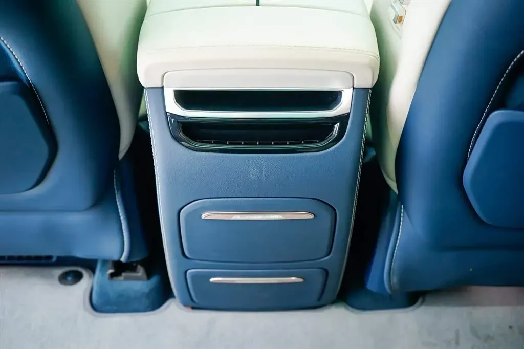 2022 Zeekr 009 BEV 116KWH,autocango,china used car exporter,china ev exporter,chinese used car exporter,chinese used ev exporter