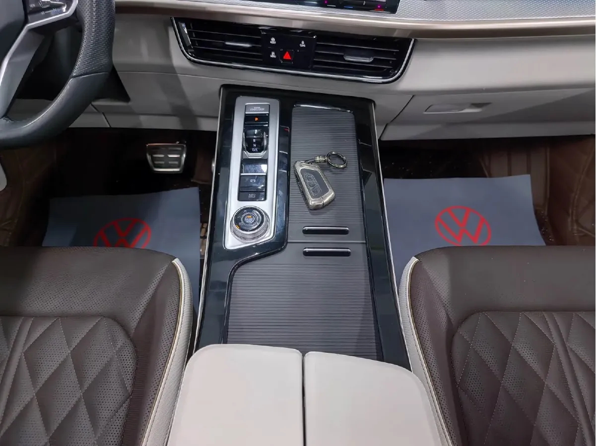 2024 Volkswagen Tavendor 2.0T 220HP L4 7DCT,autocango,china used car exporter,china ev exporter,chinese used car exporter,chinese used ev exporter