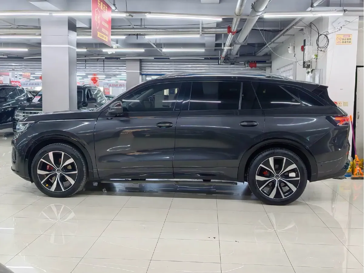 2024 Volkswagen Tavendor 2.0T 220HP L4 7DCT,autocango,china used car exporter,china ev exporter,chinese used car exporter,chinese used ev exporter