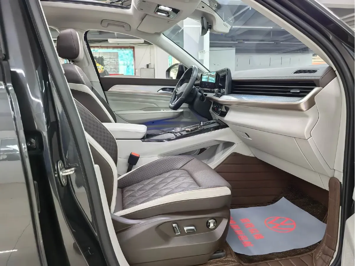 2024 Volkswagen Tavendor 2.0T 220HP L4 7DCT,autocango,china used car exporter,china ev exporter,chinese used car exporter,chinese used ev exporter