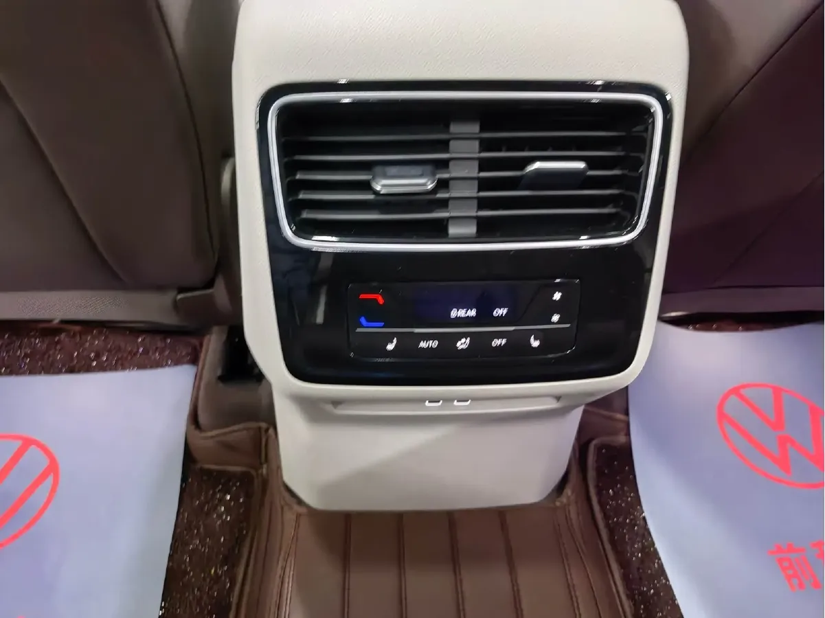 2024 Volkswagen Tavendor 2.0T 220HP L4 7DCT,autocango,china used car exporter,china ev exporter,chinese used car exporter,chinese used ev exporter