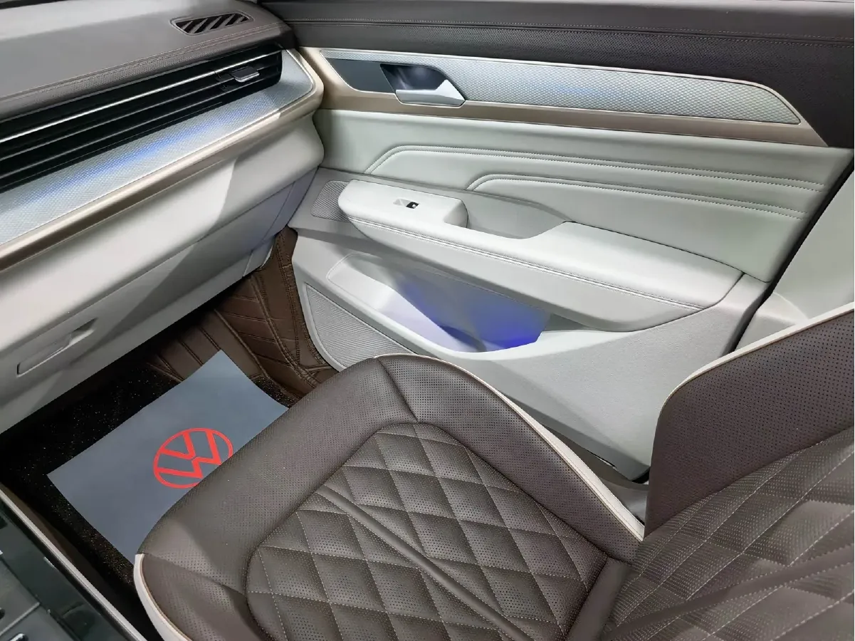 2024 Volkswagen Tavendor 2.0T 220HP L4 7DCT,autocango,china used car exporter,china ev exporter,chinese used car exporter,chinese used ev exporter