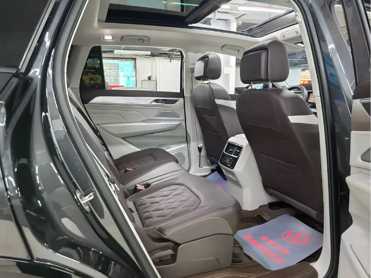 2024 Volkswagen Tavendor 2.0T 220HP L4 7DCT,autocango,china used car exporter,china ev exporter,chinese used car exporter,chinese used ev exporter