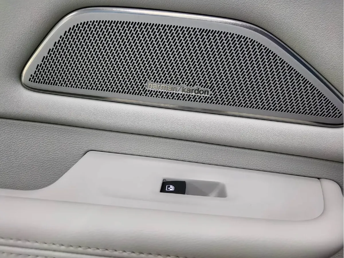 2024 Volkswagen Tavendor 2.0T 220HP L4 7DCT,autocango,china used car exporter,china ev exporter,chinese used car exporter,chinese used ev exporter