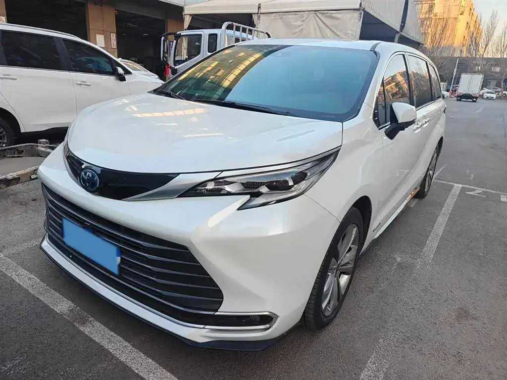 2023 Toyota Sienna 2.5L 189HP L4 E-CVT Hybrid