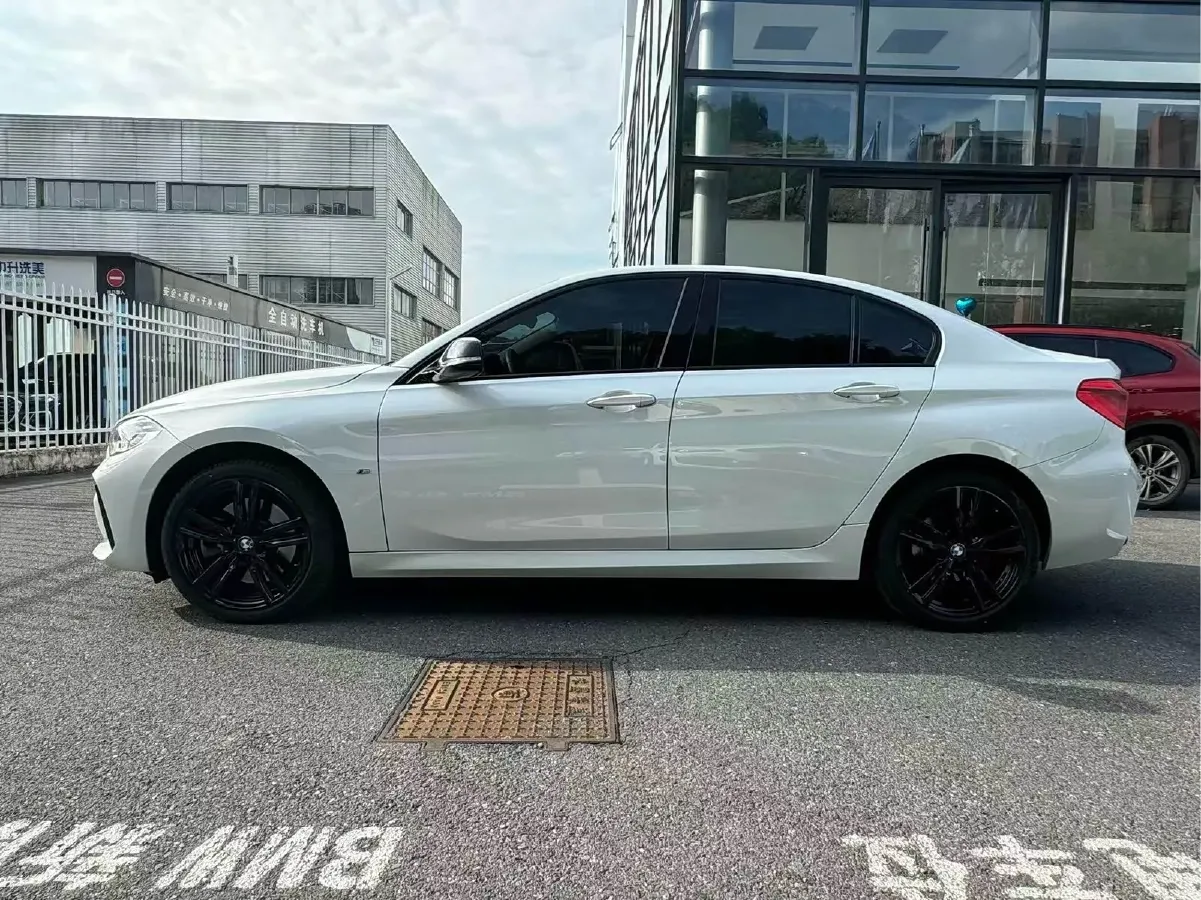 2021 BMW 1 Series 2.0T 192HP L4 7DCT,autocango,china used car exporter,china ev exporter,chinese used car exporter,chinese used ev exporter