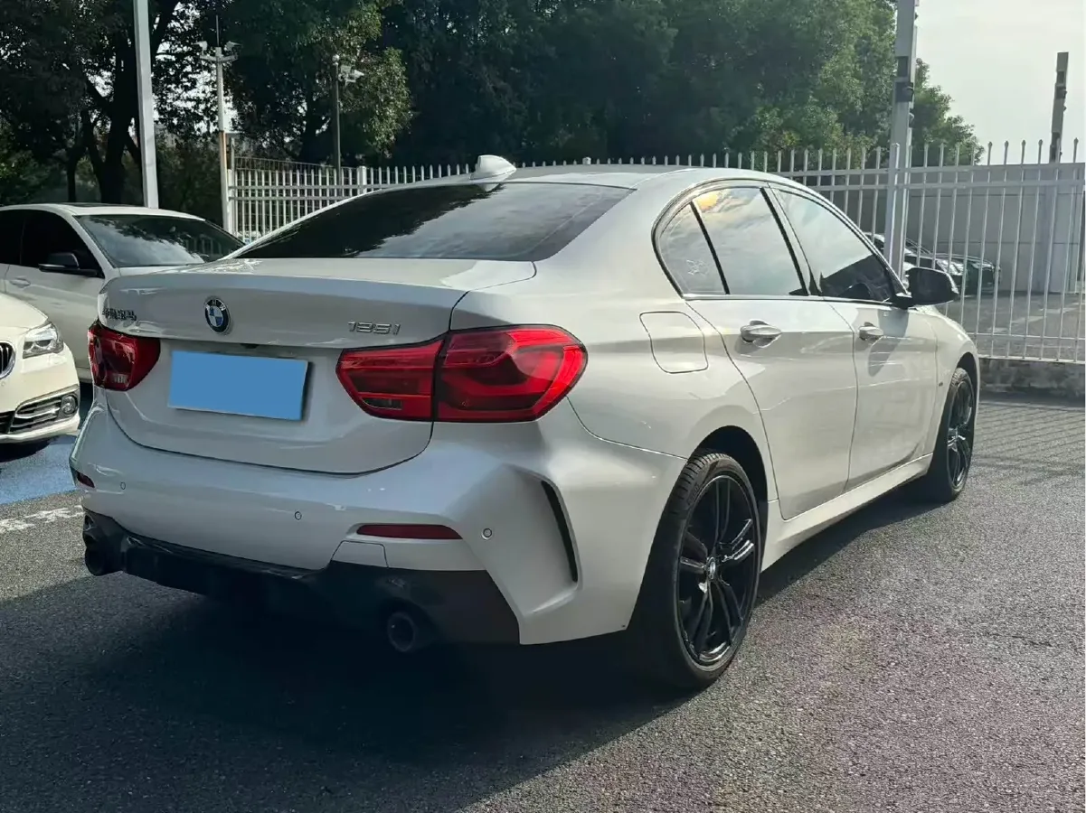 2021 BMW 1 Series 2.0T 192HP L4 7DCT,autocango,china used car exporter,china ev exporter,chinese used car exporter,chinese used ev exporter
