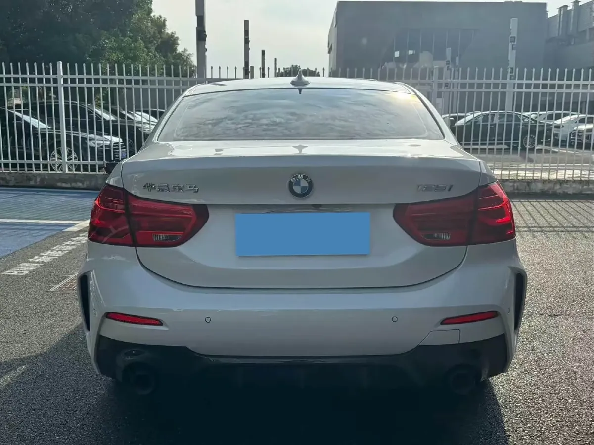 2021 BMW 1 Series 2.0T 192HP L4 7DCT,autocango,china used car exporter,china ev exporter,chinese used car exporter,chinese used ev exporter