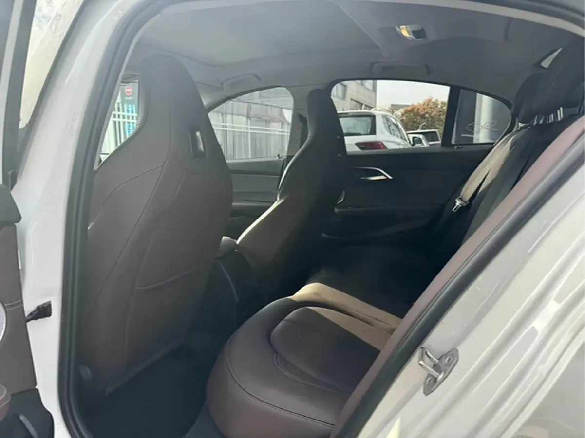 2021 BMW 1 Series 2.0T 192HP L4 7DCT,autocango,china used car exporter,china ev exporter,chinese used car exporter,chinese used ev exporter