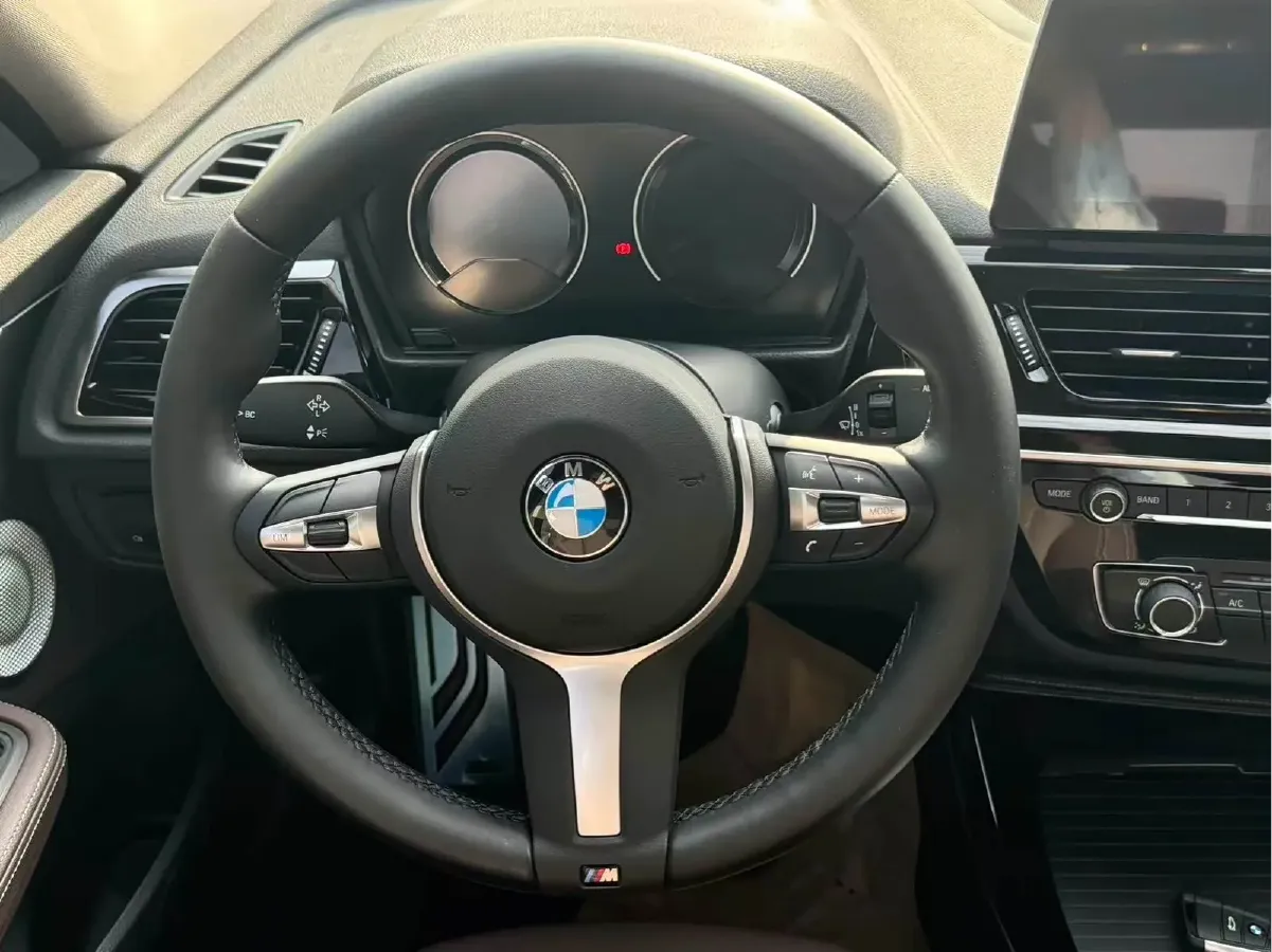 2021 BMW 1 Series 2.0T 192HP L4 7DCT,autocango,china used car exporter,china ev exporter,chinese used car exporter,chinese used ev exporter