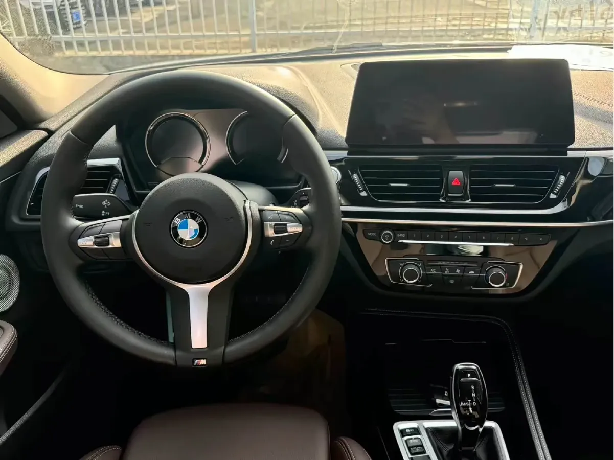 2021 BMW 1 Series 2.0T 192HP L4 7DCT,autocango,china used car exporter,china ev exporter,chinese used car exporter,chinese used ev exporter