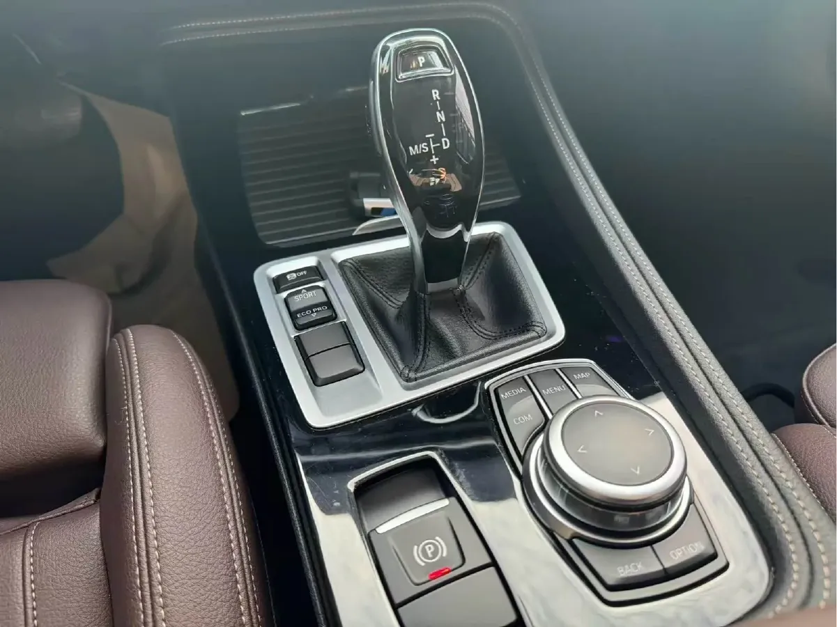 2021 BMW 1 Series 2.0T 192HP L4 7DCT,autocango,china used car exporter,china ev exporter,chinese used car exporter,chinese used ev exporter