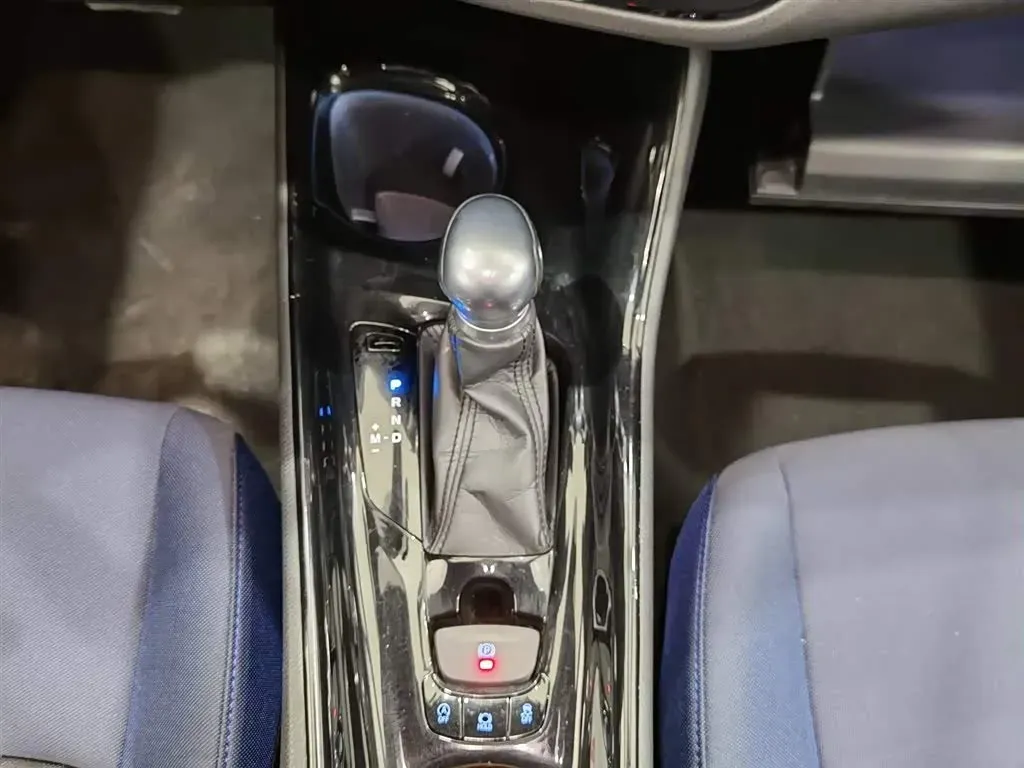 2018 Toyota C-HR 2.0L 171HP L4 CVT,autocango,china used car exporter,china ev exporter,chinese used car exporter,chinese used ev exporter