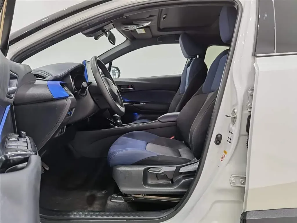 2018 Toyota C-HR 2.0L 171HP L4 CVT,autocango,china used car exporter,china ev exporter,chinese used car exporter,chinese used ev exporter