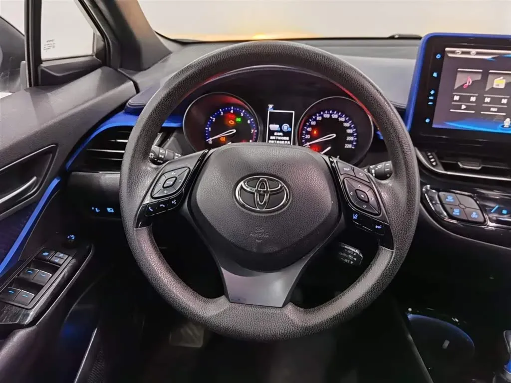 2018 Toyota C-HR 2.0L 171HP L4 CVT,autocango,china used car exporter,china ev exporter,chinese used car exporter,chinese used ev exporter