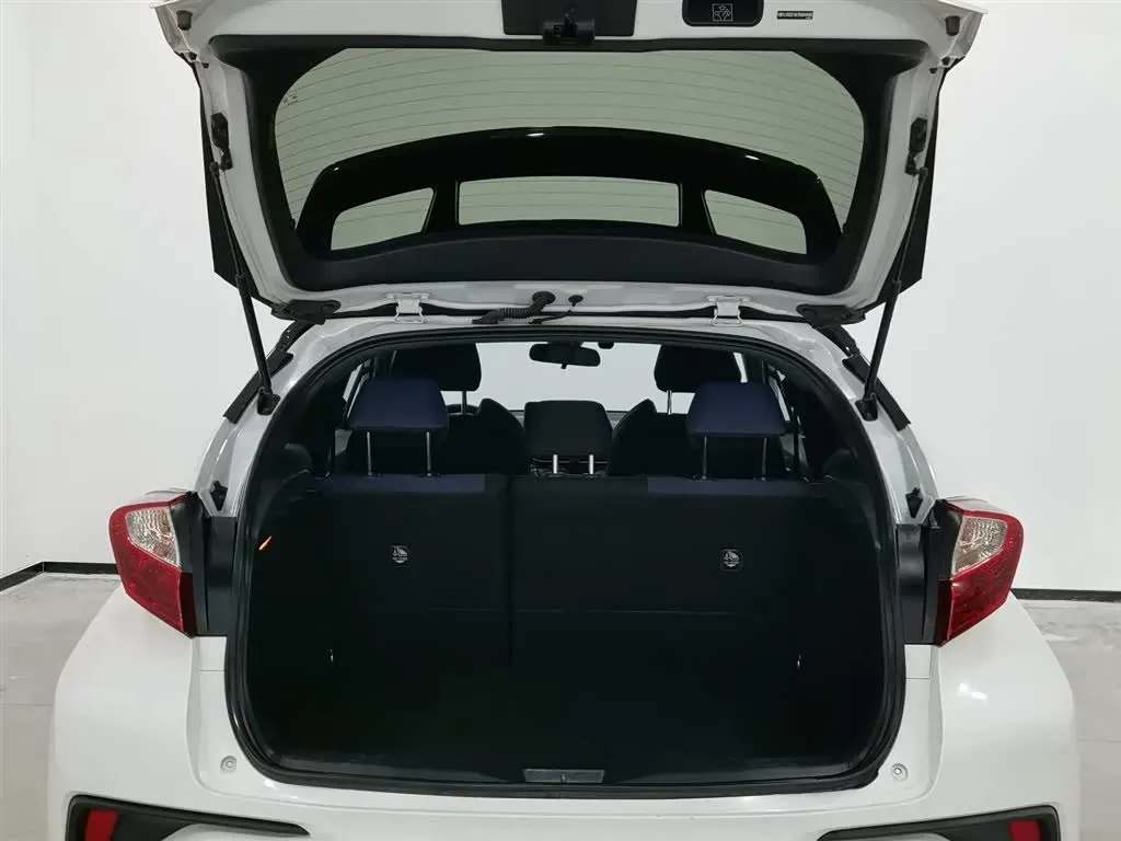 2018 Toyota C-HR 2.0L 171HP L4 CVT,autocango,china used car exporter,china ev exporter,chinese used car exporter,chinese used ev exporter