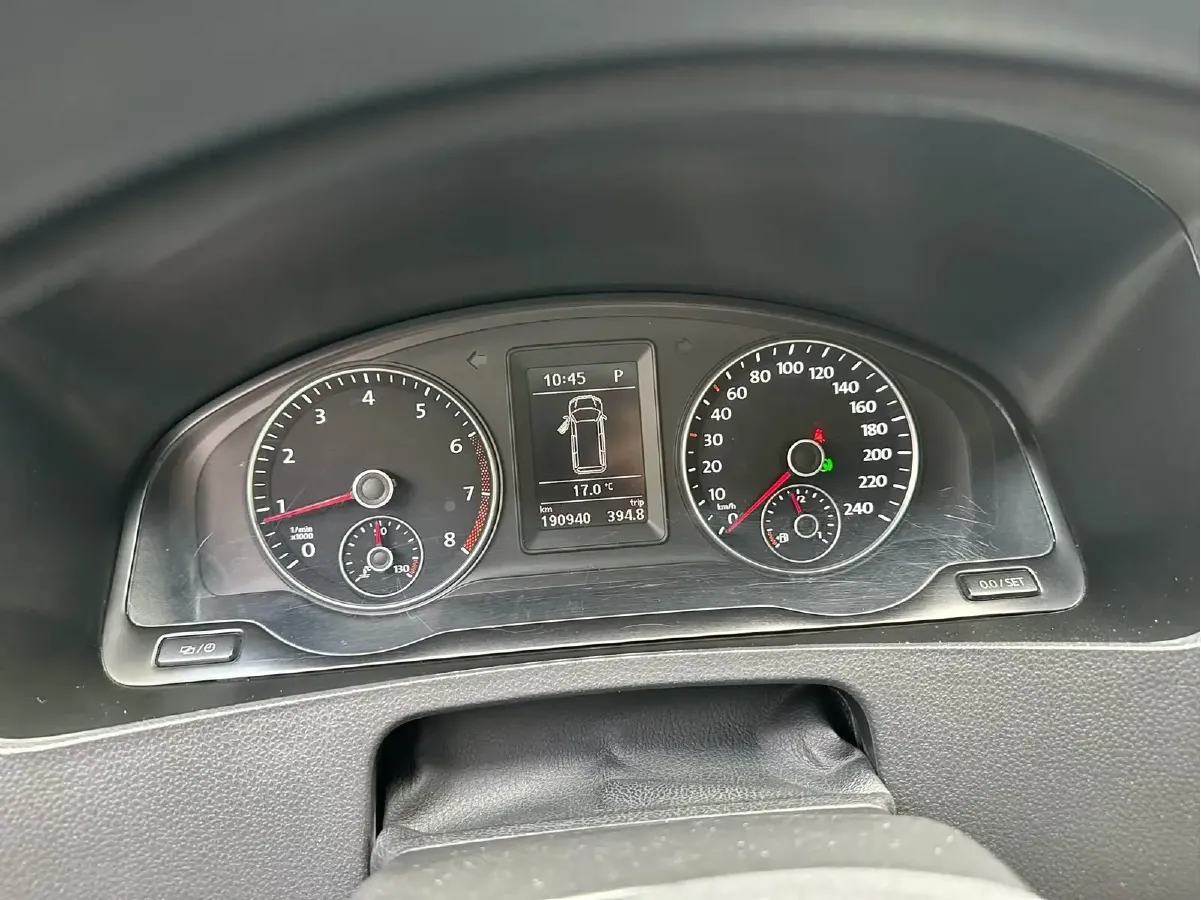 2015 Volkswagen Caravelle 2.0T 204HP L4 7DCT,autocango,china used car exporter,china ev exporter,chinese used car exporter,chinese used ev exporter