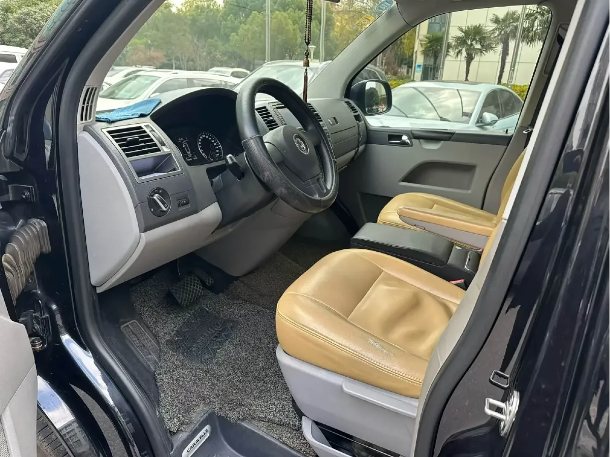2015 Volkswagen Caravelle 2.0T 204HP L4 7DCT,autocango,china used car exporter,china ev exporter,chinese used car exporter,chinese used ev exporter