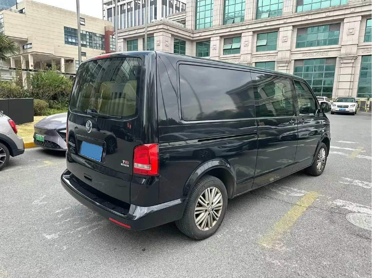 2015 Volkswagen Caravelle 2.0T 204HP L4 7DCT,autocango,china used car exporter,china ev exporter,chinese used car exporter,chinese used ev exporter