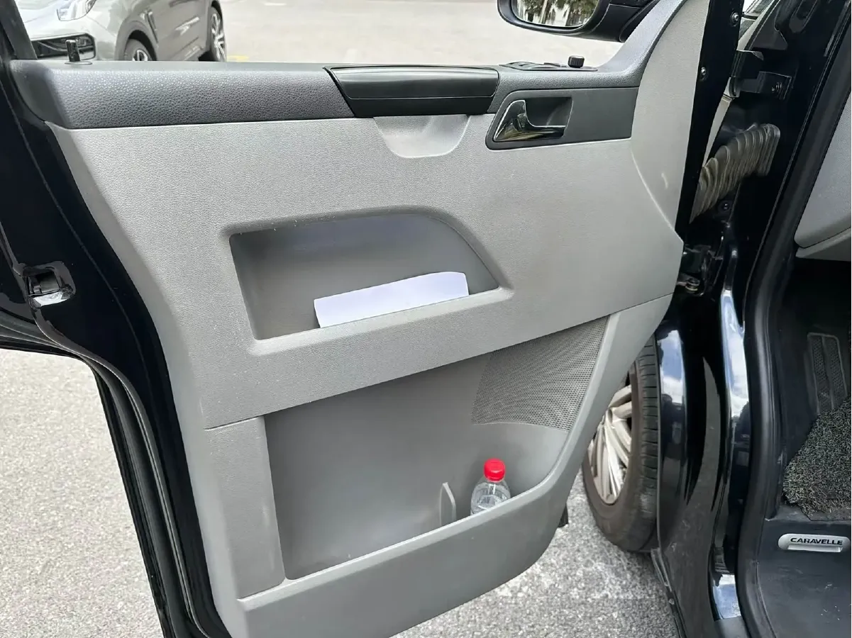 2015 Volkswagen Caravelle 2.0T 204HP L4 7DCT,autocango,china used car exporter,china ev exporter,chinese used car exporter,chinese used ev exporter