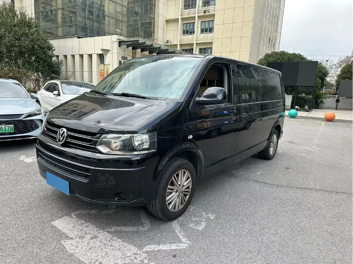 2015 Volkswagen Caravelle 2.0T 204HP L4 7DCT,autocango,china used car exporter,china ev exporter,chinese used car exporter,chinese used ev exporter