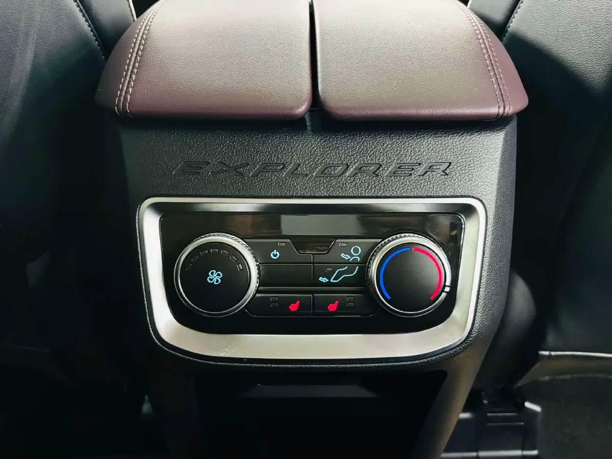 2024 Ford Explorer 2.3T 289HP L4 10AT,autocango,china used car exporter,china ev exporter,chinese used car exporter,chinese used ev exporter