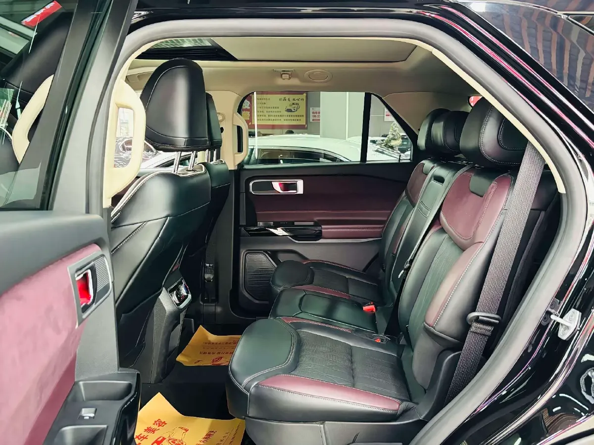 2024 Ford Explorer 2.3T 289HP L4 10AT,autocango,china used car exporter,china ev exporter,chinese used car exporter,chinese used ev exporter