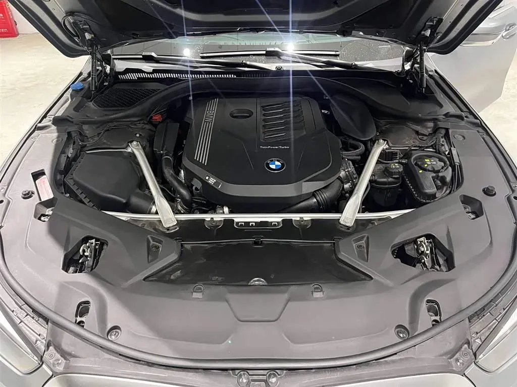 2022 BMW 8 Series 3.0T 333HP L6 8AT,autocango,china used car exporter,china ev exporter,chinese used car exporter,chinese used ev exporter
