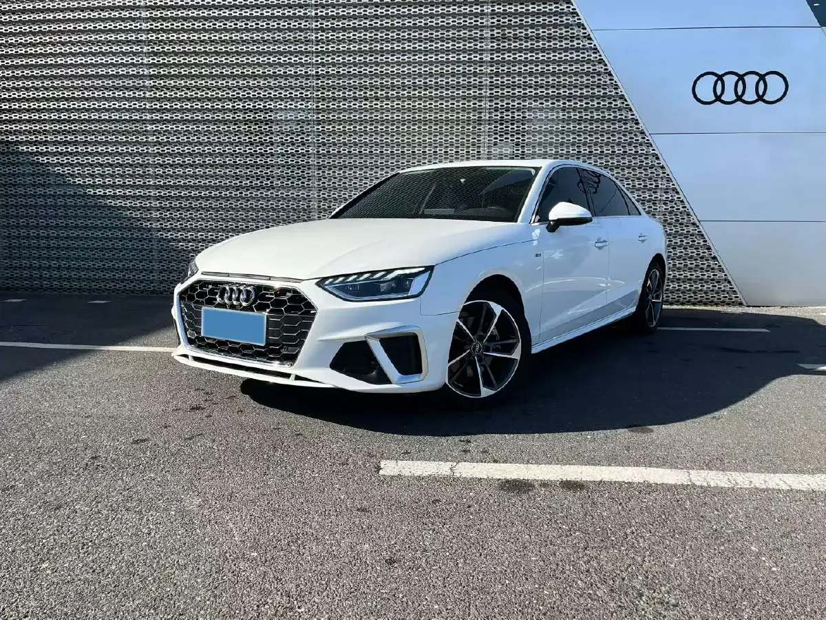 2022 Audi A4L 2.0T 190HP L4 7DCT