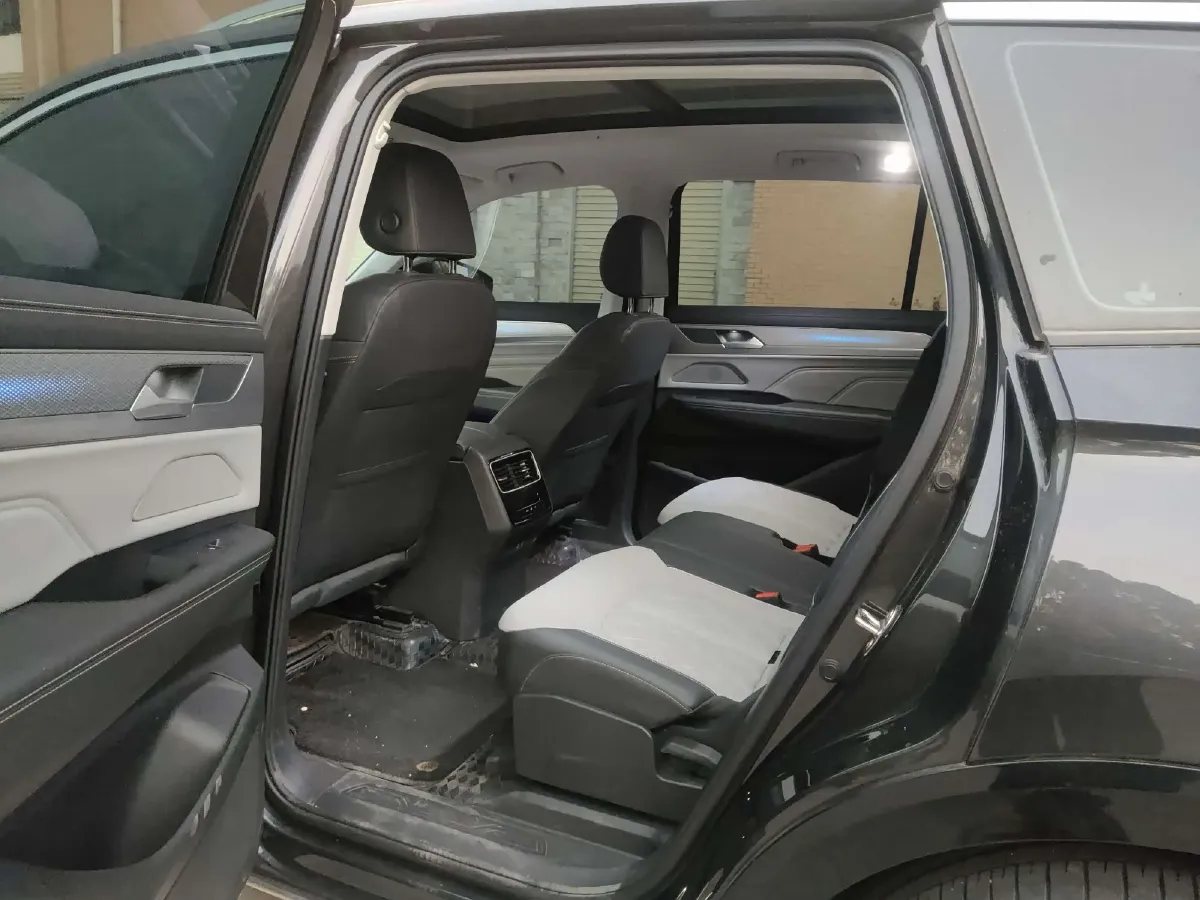 2023 Volkswagen Tavendor 2.0T 220HP L4 7DCT,autocango,china used car exporter,china ev exporter,chinese used car exporter,chinese used ev exporter