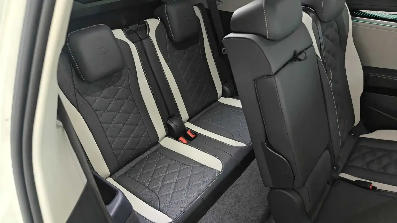 2024 Volkswagen ID.6 Crozz BEV 84.8KWH,autocango,china used car exporter,china ev exporter,chinese used car exporter,chinese used ev exporter