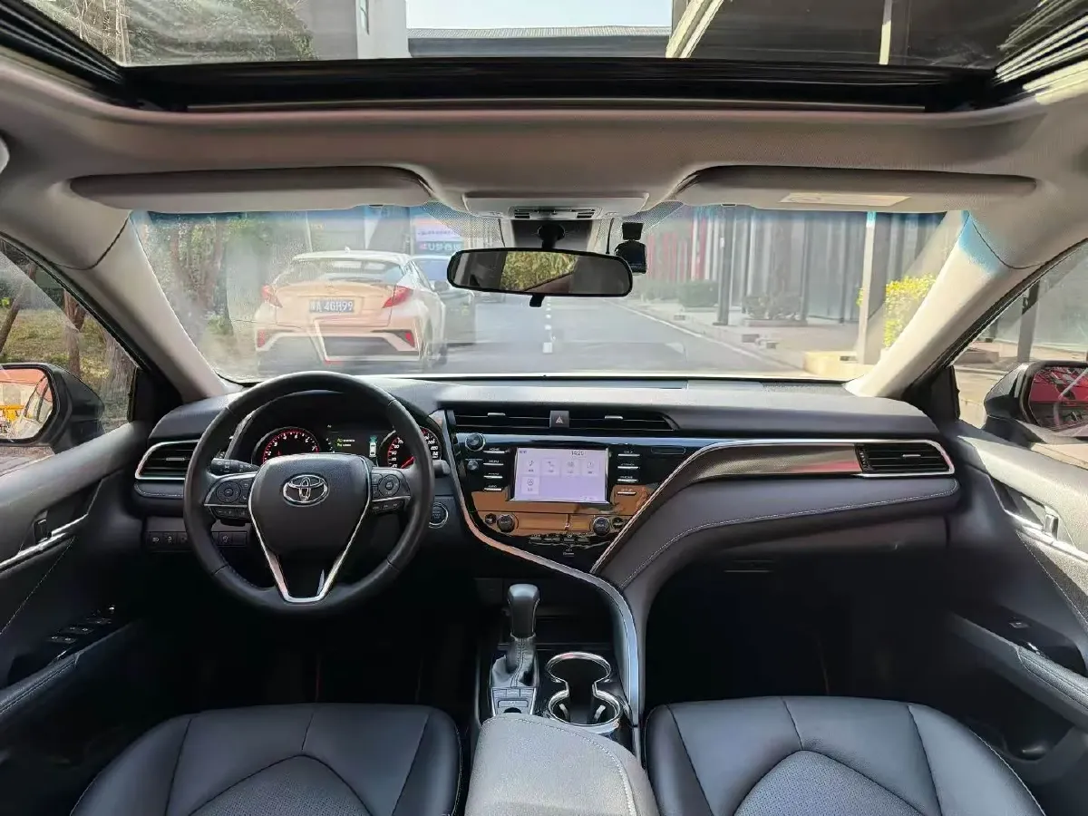 2018 Toyota Camry 2.5L 209HP L4 8AT,autocango,china used car exporter,china ev exporter,chinese used car exporter,chinese used ev exporter