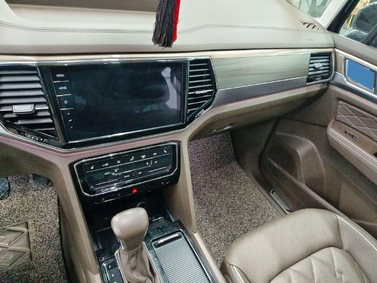 2020 Volkswagen Viloran 2.0T 220HP L4 7DCT,autocango,china used car exporter,china ev exporter,chinese used car exporter,chinese used ev exporter