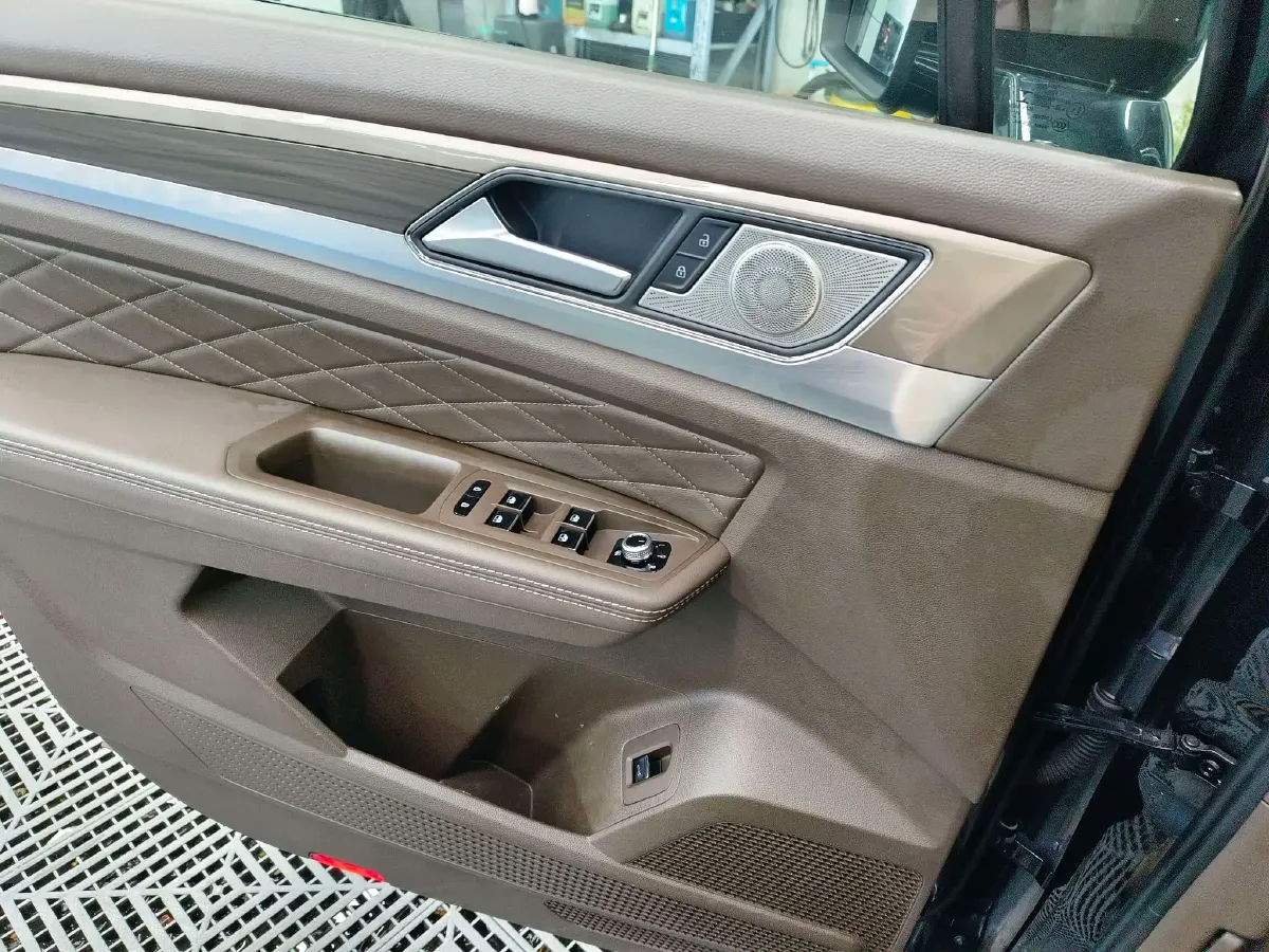 2020 Volkswagen Viloran 2.0T 220HP L4 7DCT,autocango,china used car exporter,china ev exporter,chinese used car exporter,chinese used ev exporter